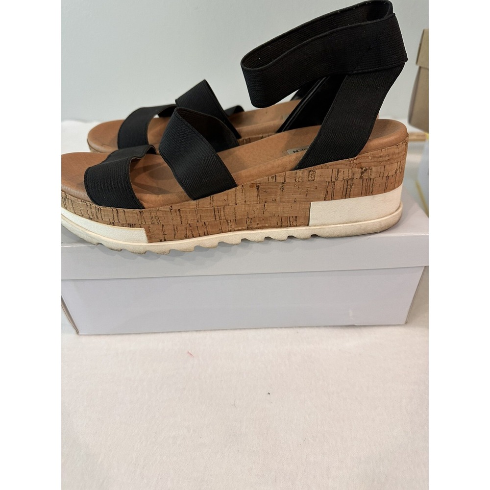 Steve Madden Black and Tan Platform Sandals